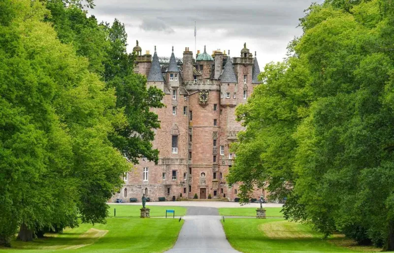 Château de Glamis en Écosse, associé à Macbeth de Shakespeare.