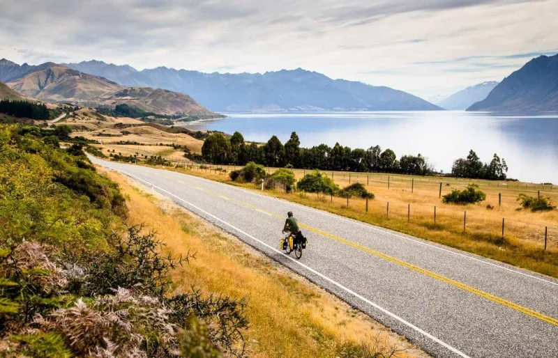 Cyclotourisme sur la côte ouest de la Nouvelle-Zélande, un moyen économique de voyager avec un petit budget