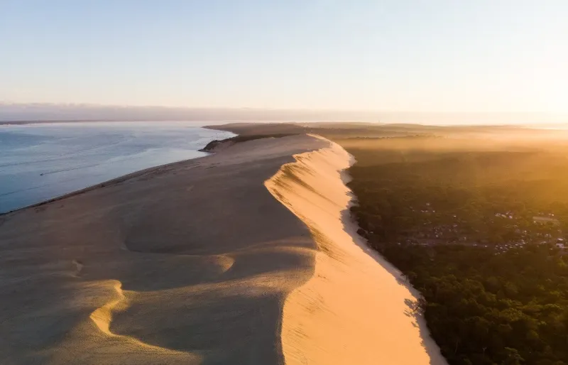 Vue aérienne de la dune du Pilat à Arcachon, la plus haute dune d’Europe en Gironde