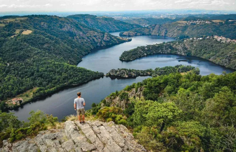 Vue sur les gorges de la Loire depuis le plateau de la Danse près de Saint-Étienne