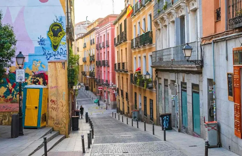 Un graffiti dans le quartier de Lavapiés à Madrid