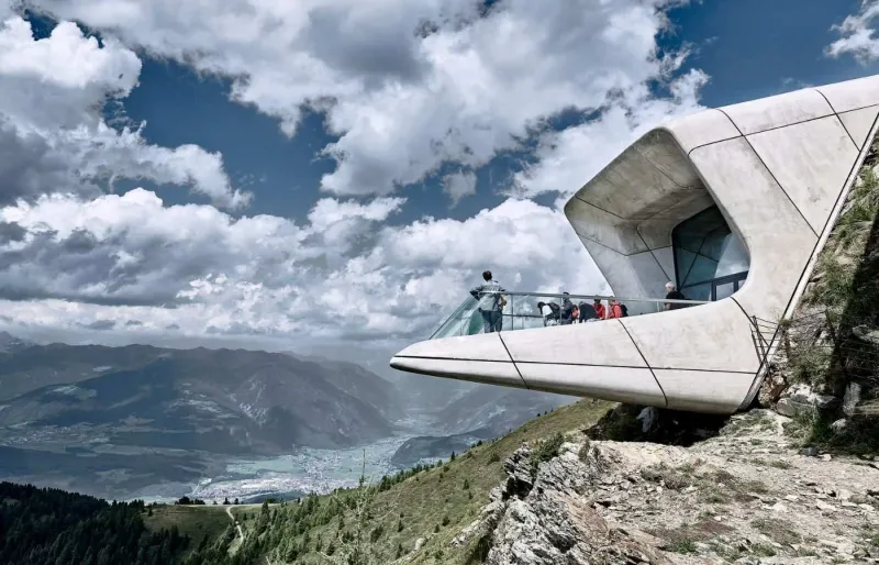 Messner Mountain Museum Corones au sommet du Kronplatz dans les Dolomites (Tyrol du Sud)