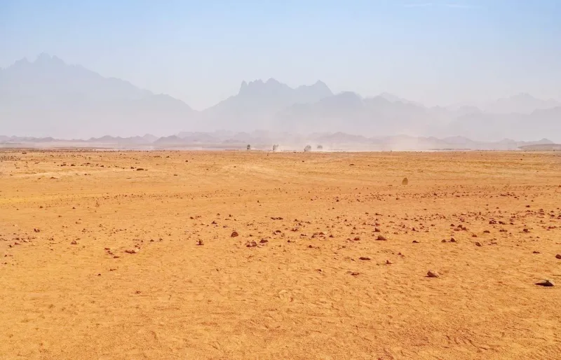 Mirage dans le désert du Sahara
