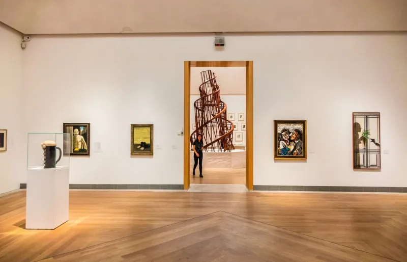 Vue intérieure du Moderna Museet à Stockholm, musée d’art moderne emblématique en Suède