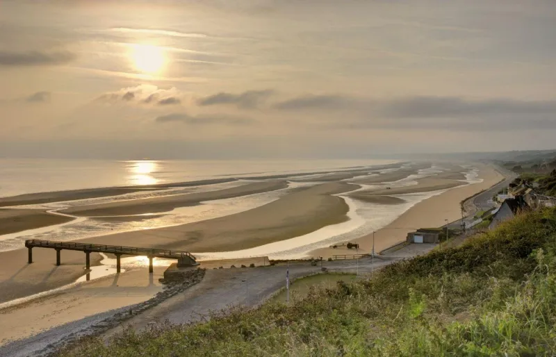 maha Beach au lever du soleil plage du Débarquement en Normandie site historique Seconde Guerre mondiale