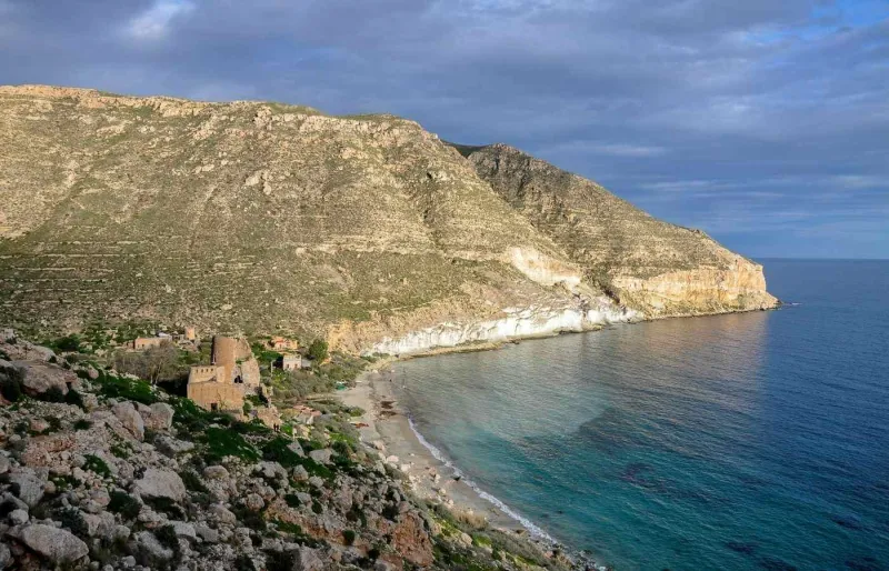 Plage de San Pedro dans le parc naturel de Cabo de Gata à Almería en Espagne