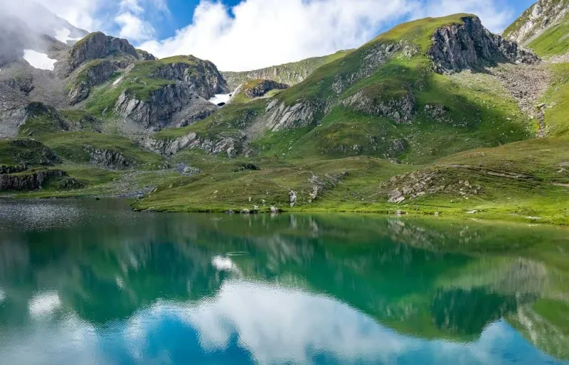 Lac d’altitude sur la randonnée des 5 lacs de la Forclaz en Tarentaise en Savoie