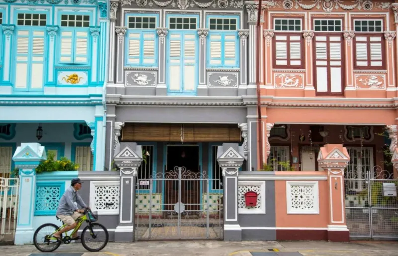 Maisons colorées de Katong à Singapour illustrant la culture peranakan et le patrimoine multiculturel
