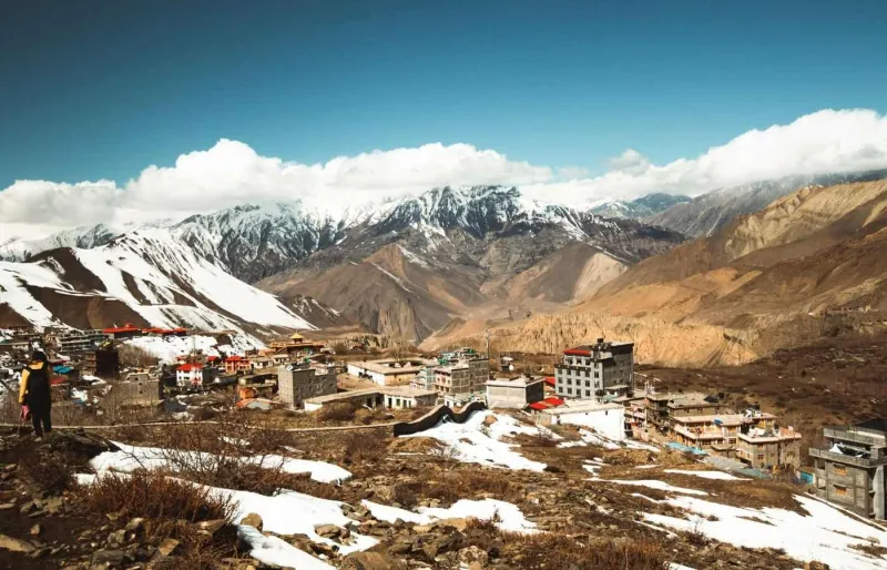 Le village de Tatopani dans la vallée de la Kali Gandaki sur l’itinéraire du trek de Jomsom dans la région de l’Annapurna au Népal