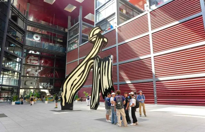 Façade du musée Reina Sofía à Madrid, l’un des principaux musées d’art moderne de la ville