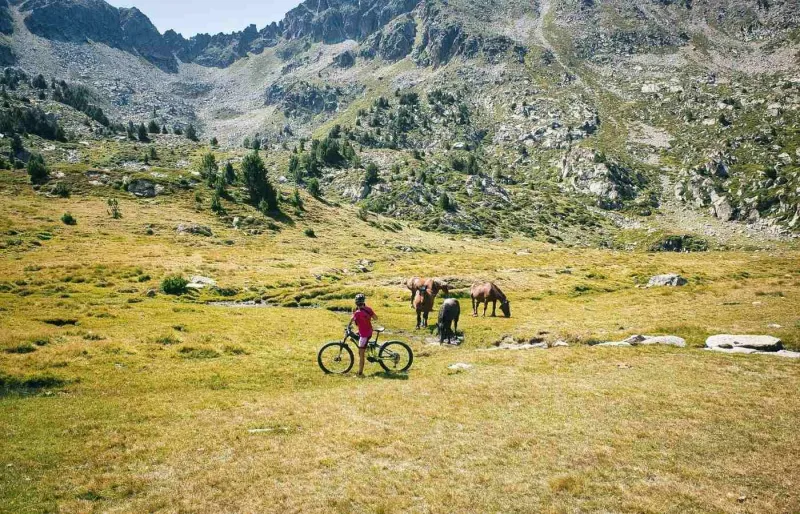 Pratique du VTT en Andorre dans les montagnes des Pyrénées