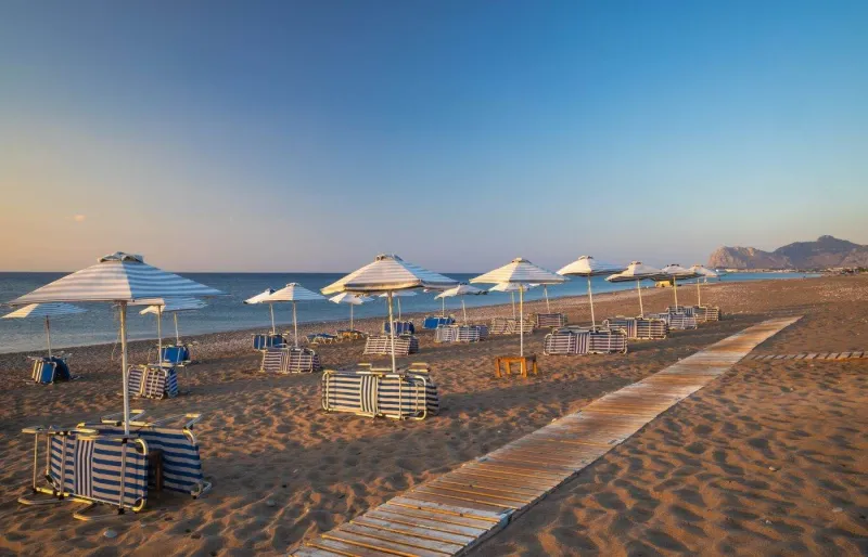 Plage d’Afandou à Rhodes au coucher du soleil
