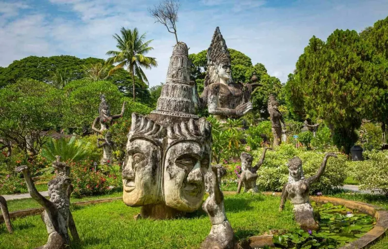 Statues bouddhistes au Buddha Park Xieng Khuan près de Vientiane