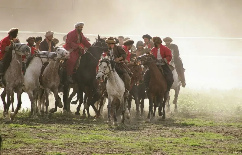 Joueurs de buzkashi à cheval en Asie centrale