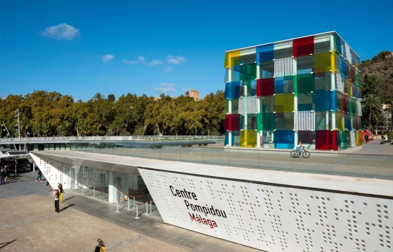 Centre Pompidou Malaga avec le cube coloré conçu par Daniel Buren