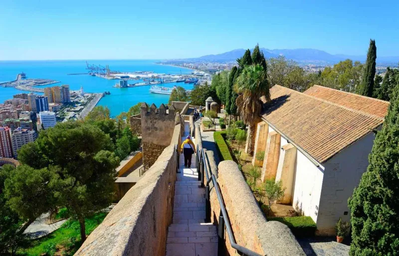 Vue depuis les remparts du château de Gibralfaro sur Malaga