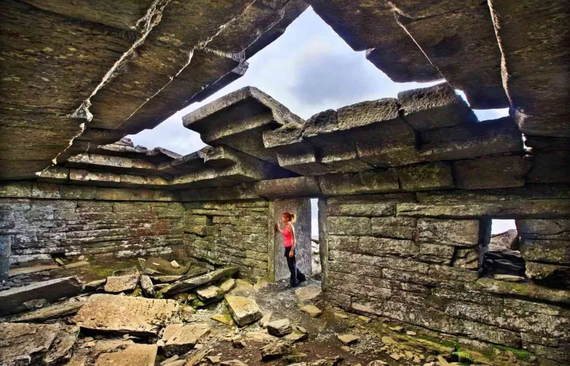 Construction en pierre drakospito sur le mont Ohi sur l’île d’Eubée