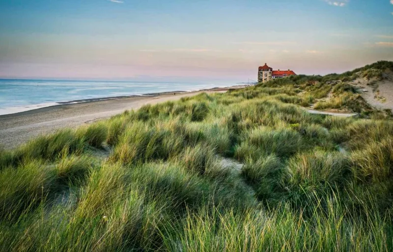 Dunes de Bray-Dunes avec vue sur la plage