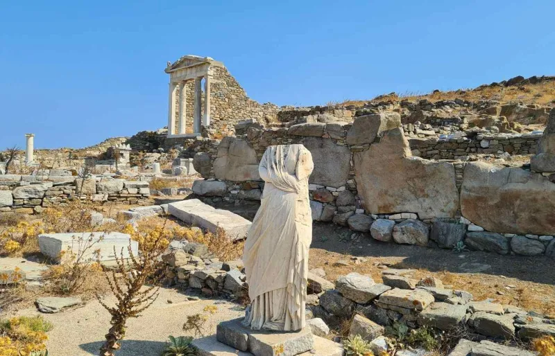 Ruines antiques sur l’île de Délos près de Mykonos