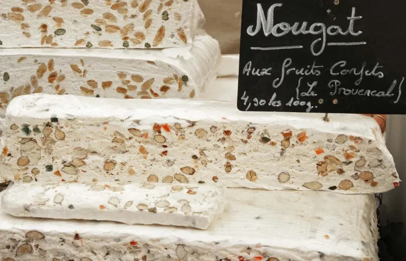 Nougat de Montélimar aux amandes et au miel, spécialité sucrée traditionnelle de Provence