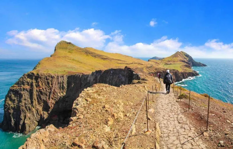 Sentier de la Ponta de São Lourenço à Madère le long des falaises