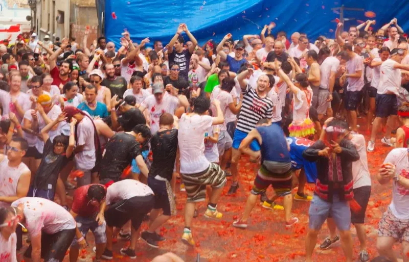 Participants à la Tomatina à Buñol en Espagne