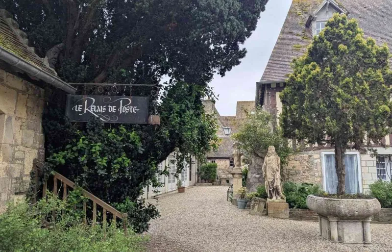 Village Guillaume-le-Conquérant à Dives-sur-Mer, maisons normandes et cour historique