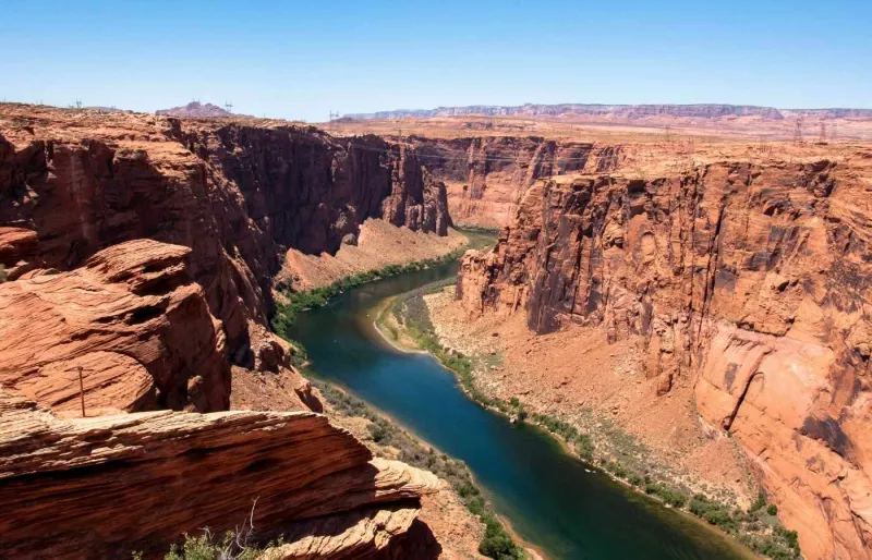 Le fleuve Colorado au cœur des falaises du Grand Canyon en Arizona, aux États-Unis