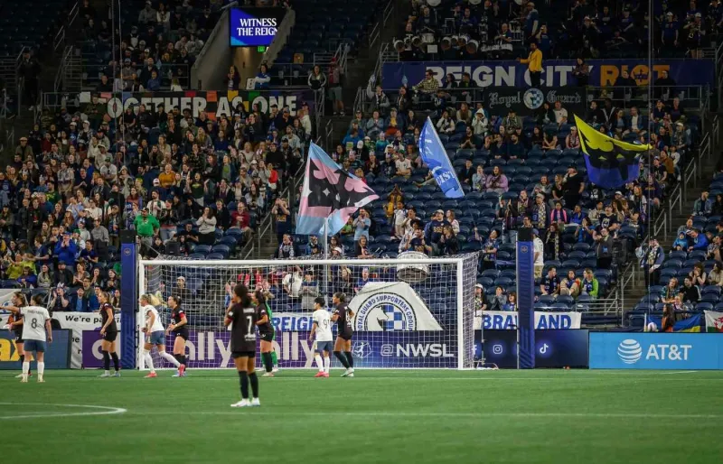 Match de football féminin entre Seattle Reign et Portland Thorns au Lumen Field de Seattle