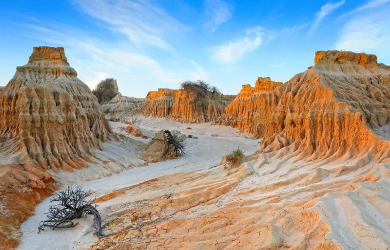 Paysage désertique et formations d’argile dans le parc national de Mungo, au cœur de l’Outback australien