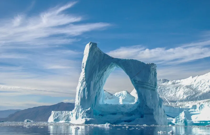 Iceberg monumental dans le parc national du Nord-Est du Groenland