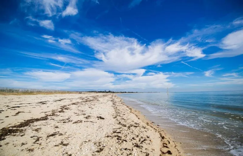 Grande plage de sable de Suscinio sur la presqu’île de Rhuys dans le Morbihan