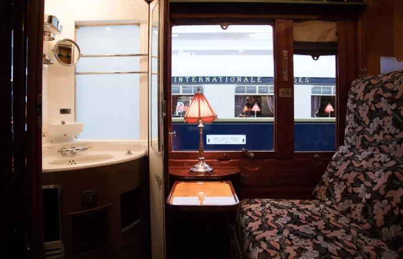 Cabine de luxe du Venice Simplon-Orient-Express, le train mythique reliant Paris à la côte amalfitaine en