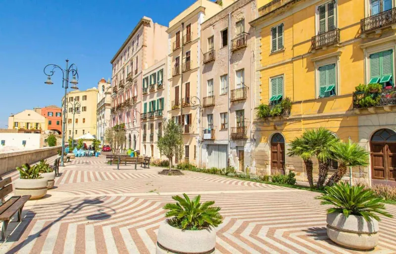 Maisons colorées du Bastione Santa Croce dans le centre historique de Cagliari