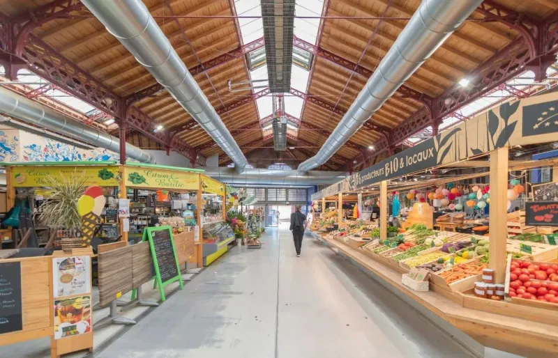 Intérieur du marché couvert de Colmar en Alsace