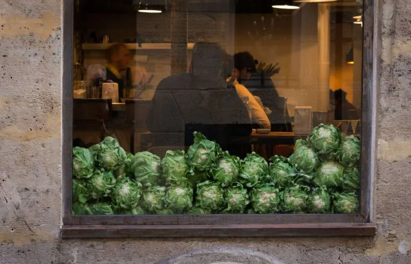 Devanture du restaurant Miznon dans le Marais à Paris
