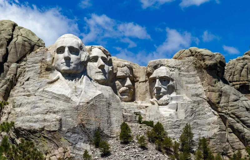 Vue rapprochée du mont Rushmore dans les Black Hills, Dakota du Sud, représentant les visages sculptés de quatre présidents américains