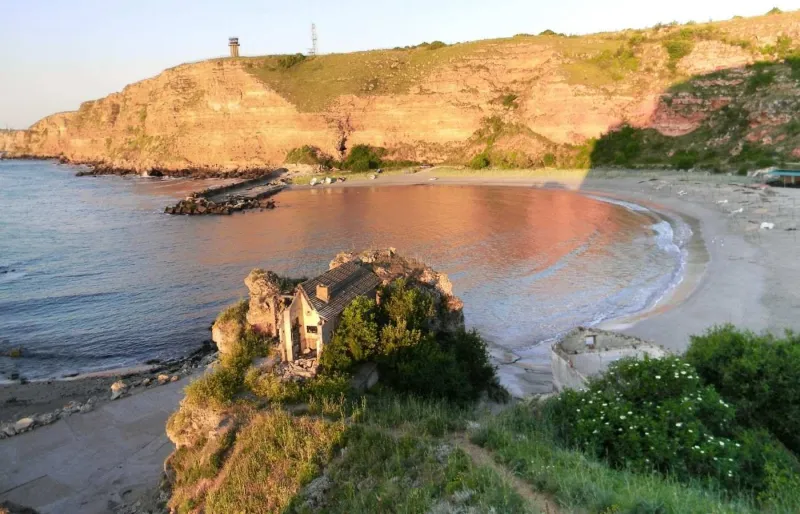 Vue de la plage de Bolata dans la réserve de Kaliakra sur la côte de la mer Noire en Bulgarie