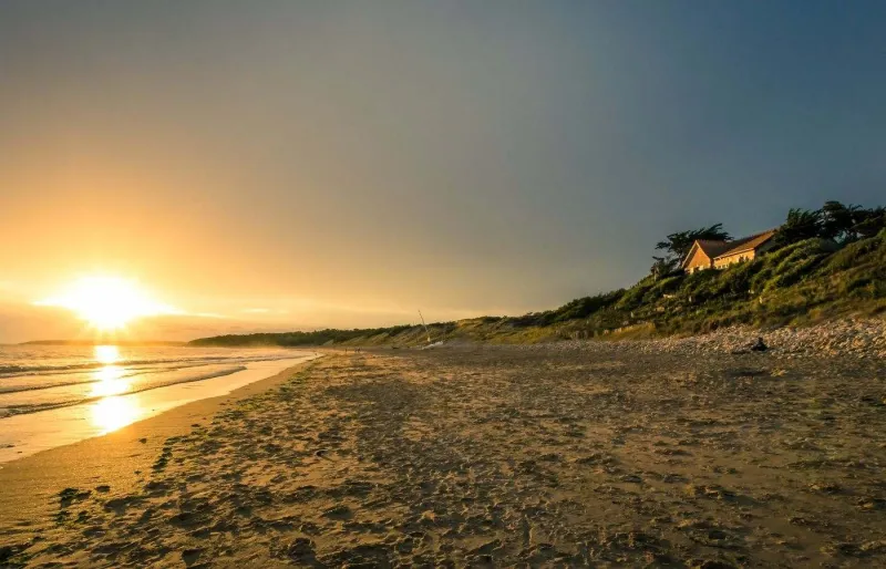 Coucher de soleil sur la plage des Conches à Longeville-sur-Mer en Vendée