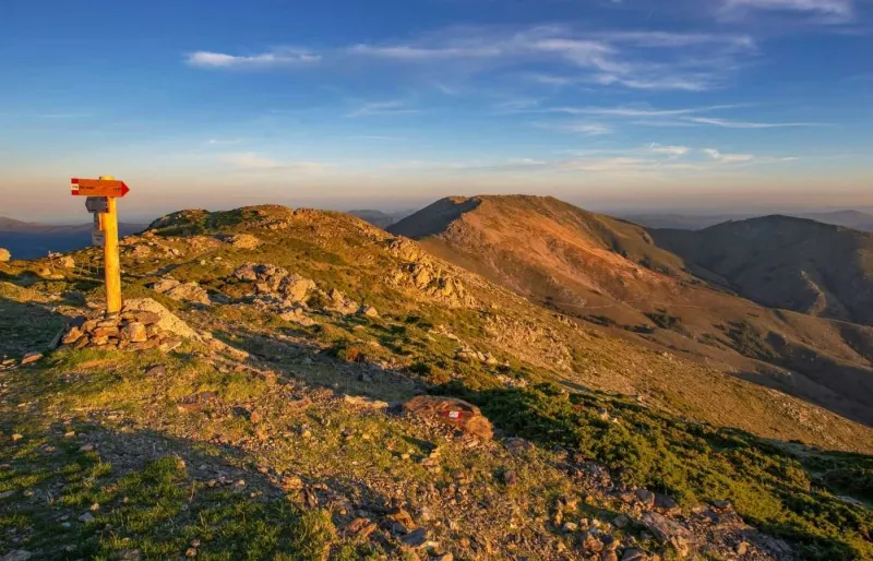 Vue depuis Punta La Marmora, le plus haut sommet de Sardaigne, lors d'une randonnée dans le massif du Gennargentu.