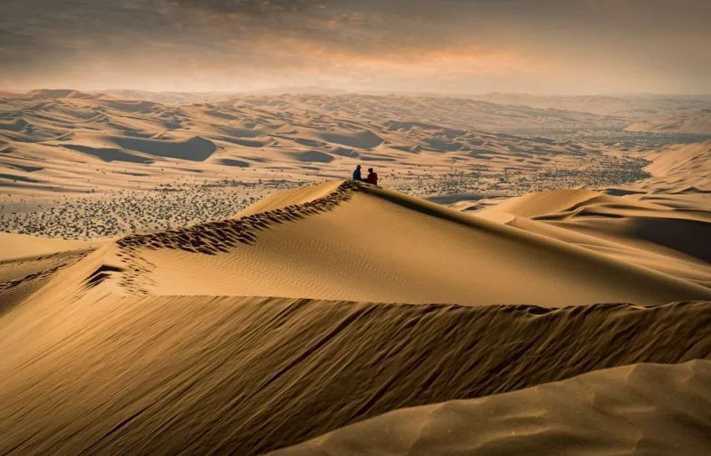 Coucher de soleil sur les dunes du Rub al Khali, le « Quart Vide », célèbre désert de sable de la péninsule Arabique.