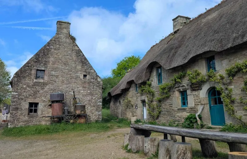 Maisons traditionnelles du village de Poul-Fetan à Quistinic dans la vallée du Blavet
