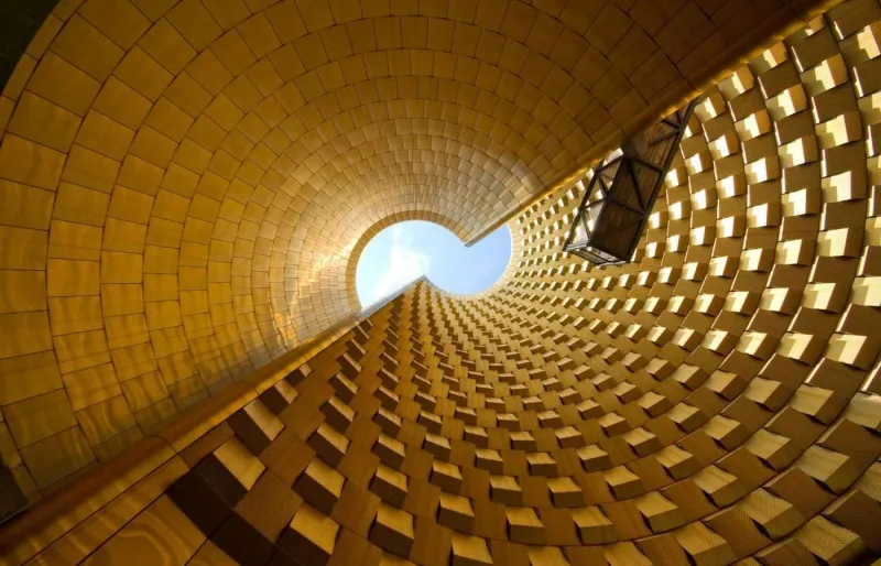 Architecture intérieure du cône de Vulcania, parc dédié aux volcans d'Auvergne