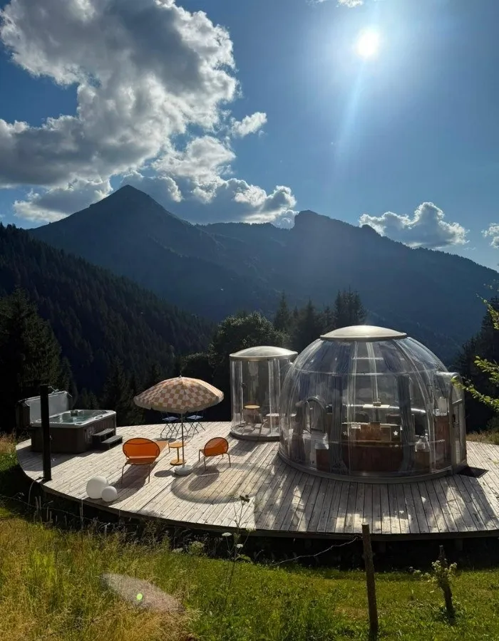 Bulles transparentes des Mines d'Or à Morzine, hébergement insolite en Haute-Savoie avec vue sur les Alpes