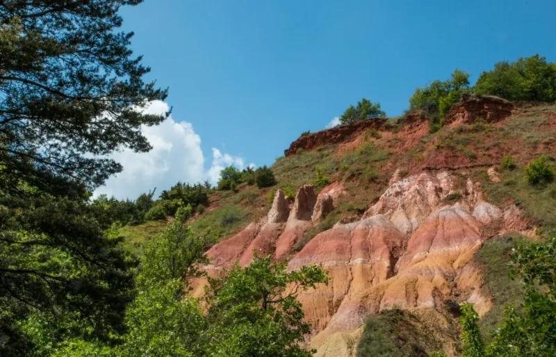 Cheminées de fées de la Vallée des Saints à Boudes, dans le Puy-de-Dôme en Auvergne