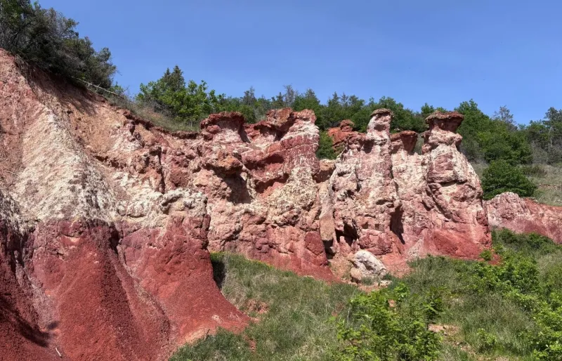 Cheminées de fées de la Vallée des Saints à Boudes, dans le Puy-de-Dôme en Auvergne