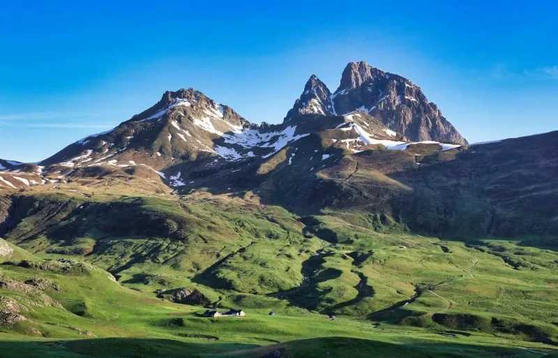 Le Pic du Midi d'Ossau vu depuis le col du Pourtalet dans les Pyrénées