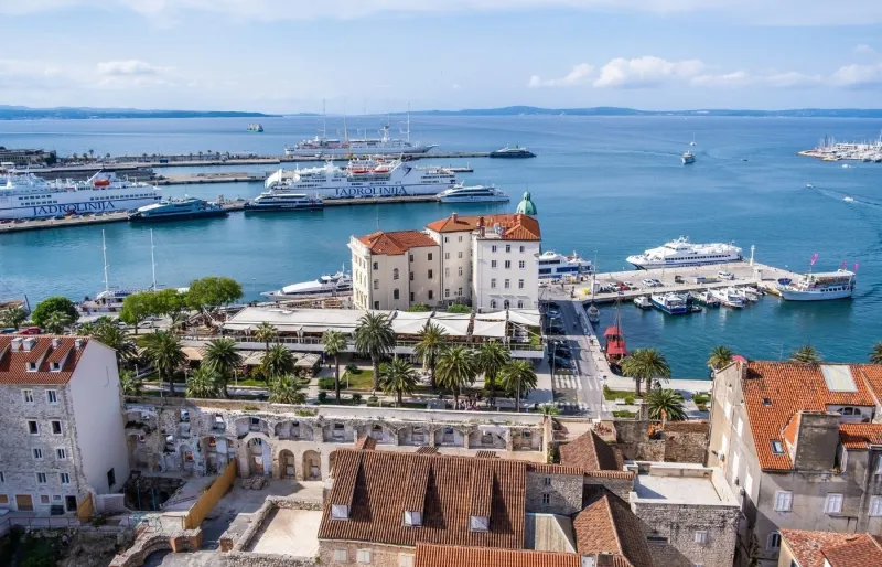 Port de Split avec les ferries Jadrolinija reliant Dubrovnik et les îles de Croatie
