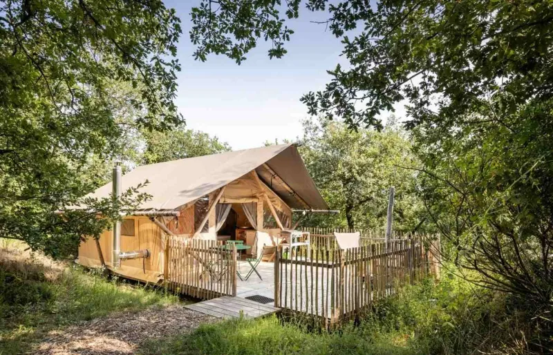Tente lodge au camping Huttopia Pays de Condrieu, au cœur de la nature