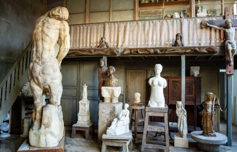 Sculptures dans l’ancien atelier d’Antoine Bourdelle au musée Bourdelle à Paris